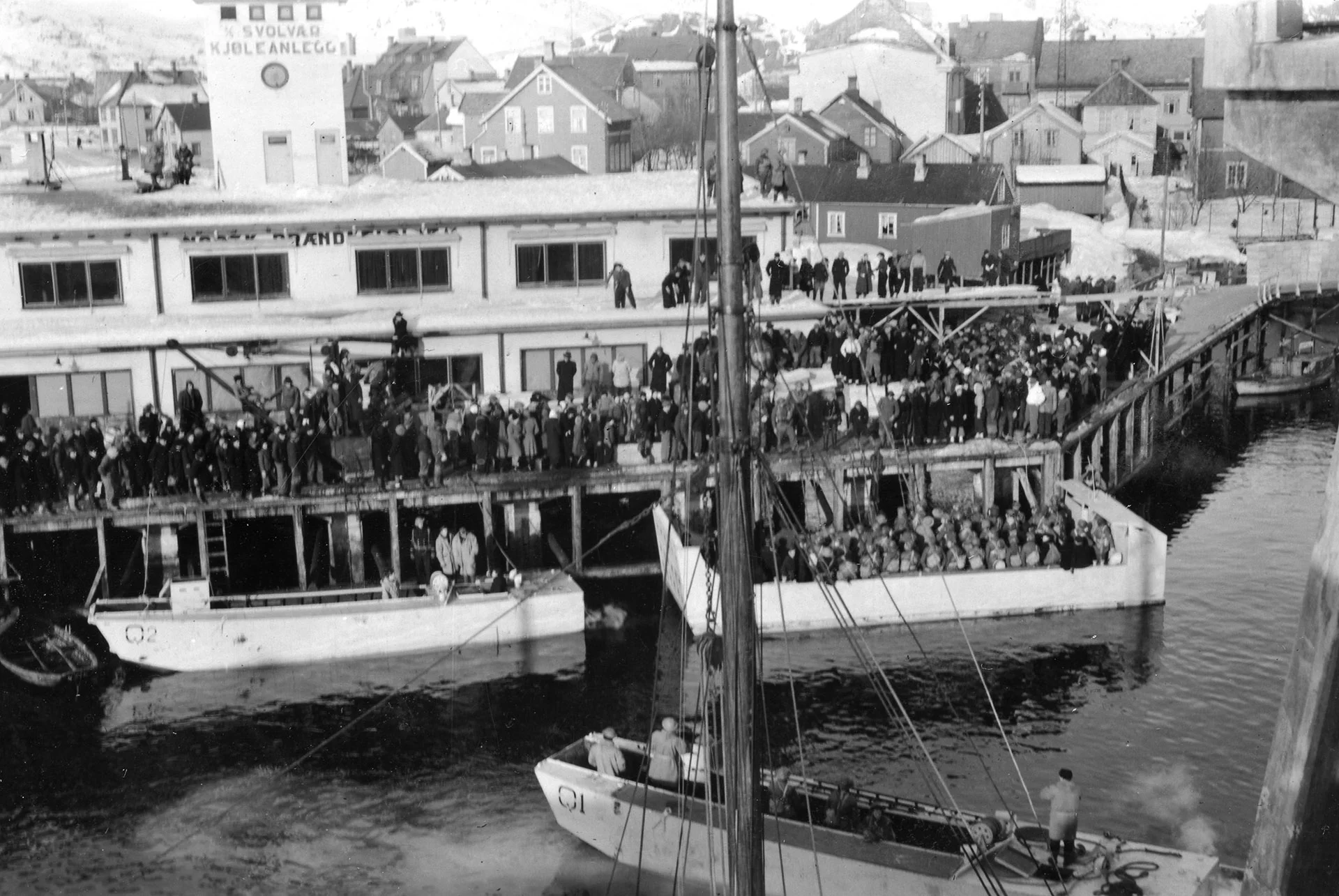 01d Engelske landgangsbåter i Svolvær under Lofotraidet