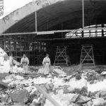 Vurderes også som bildeinnslag i 9.april fortellingen. Tekst: Hangar på Bardufoss etter tysk flyangrep mai 1940. Soldatene er fra IR 15 1st.bat.