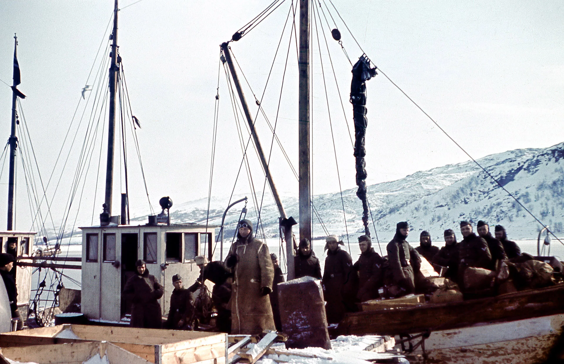 Bilde 165. Tysk rekvisasjon av fiskebåt fra Dyrøya i Troms1920