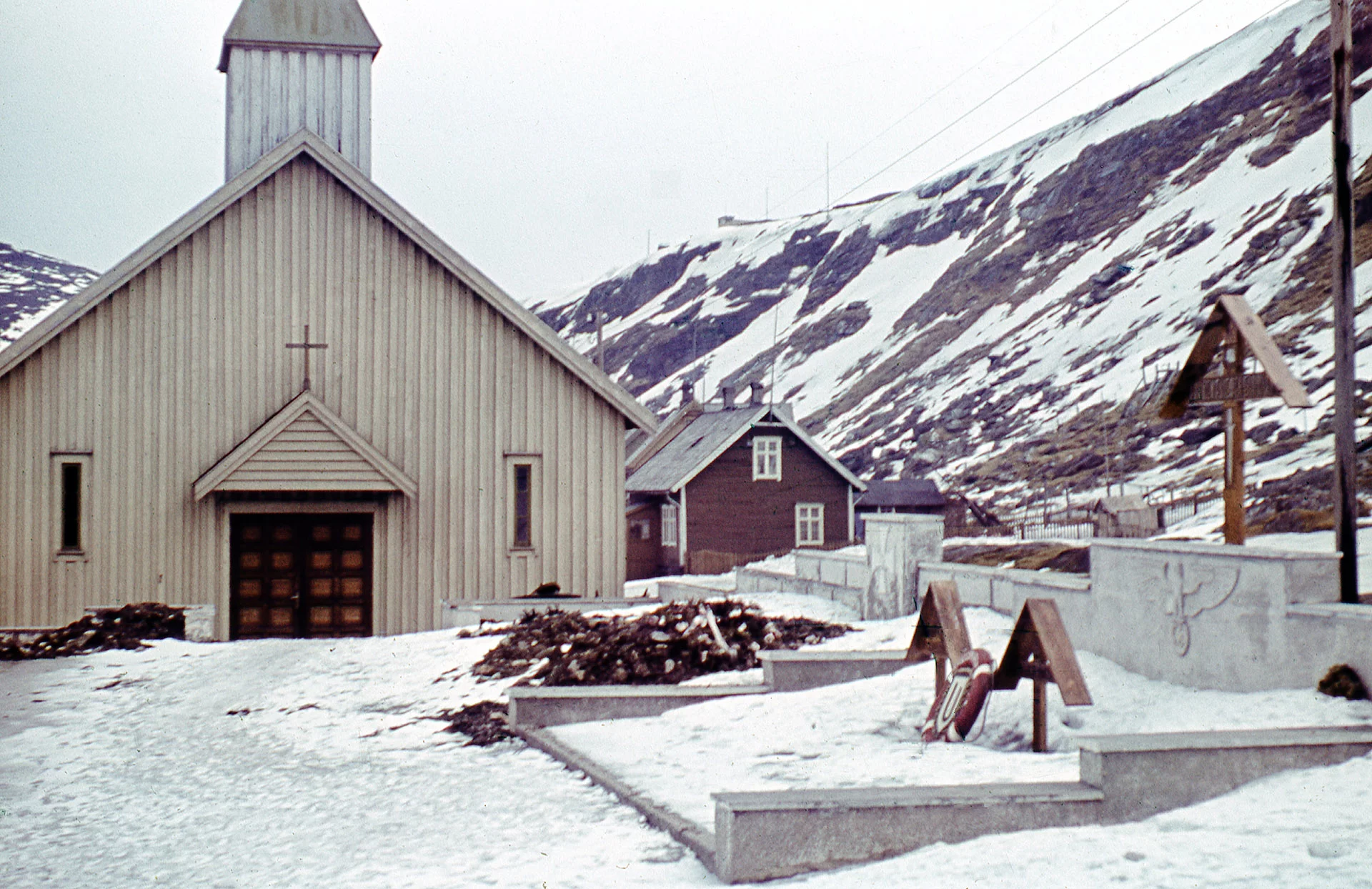 Kapellet i Hammerfest mtyske graver fra 1941