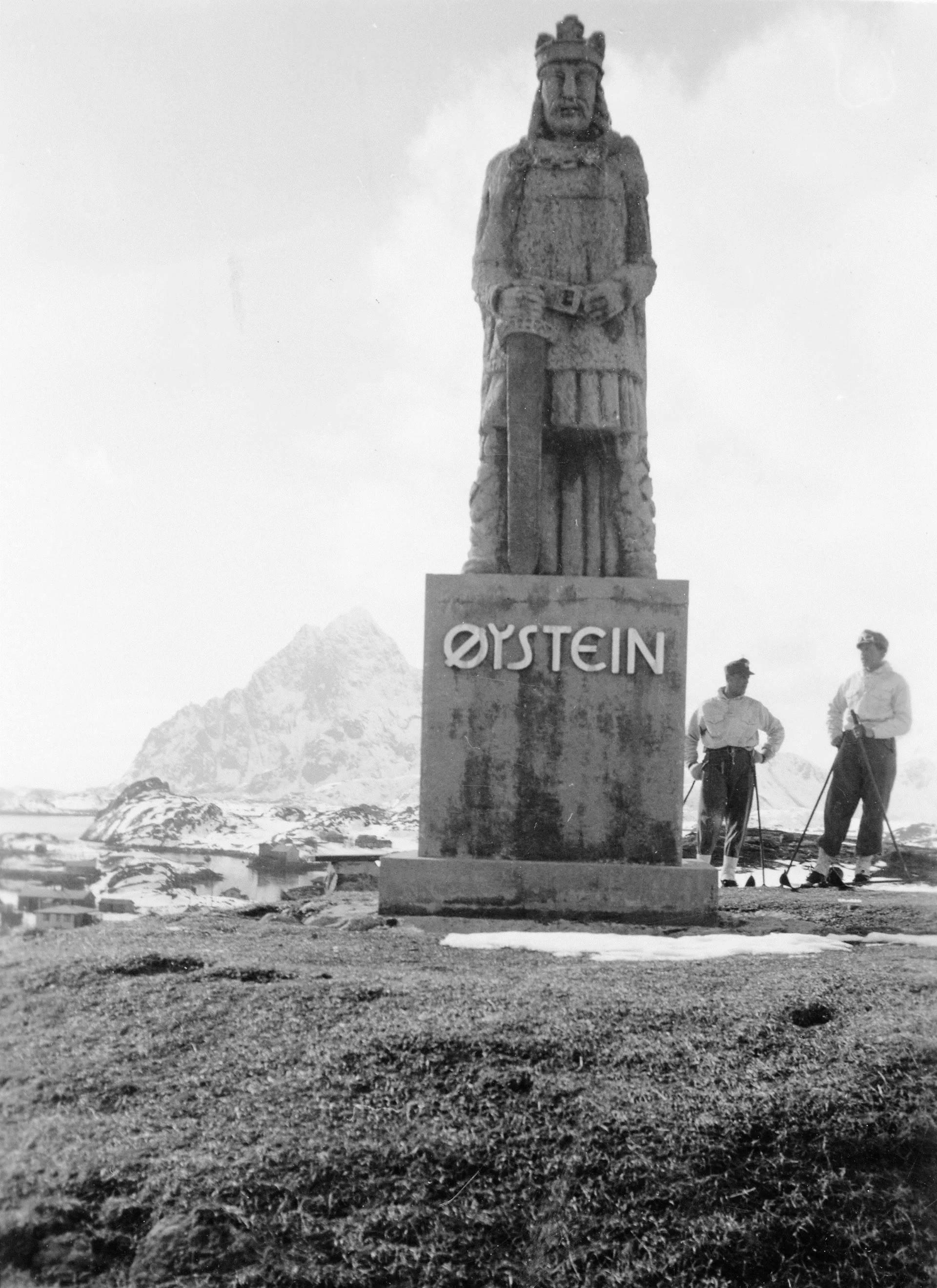 Tyske gendarmer og kong Øystein 1942
