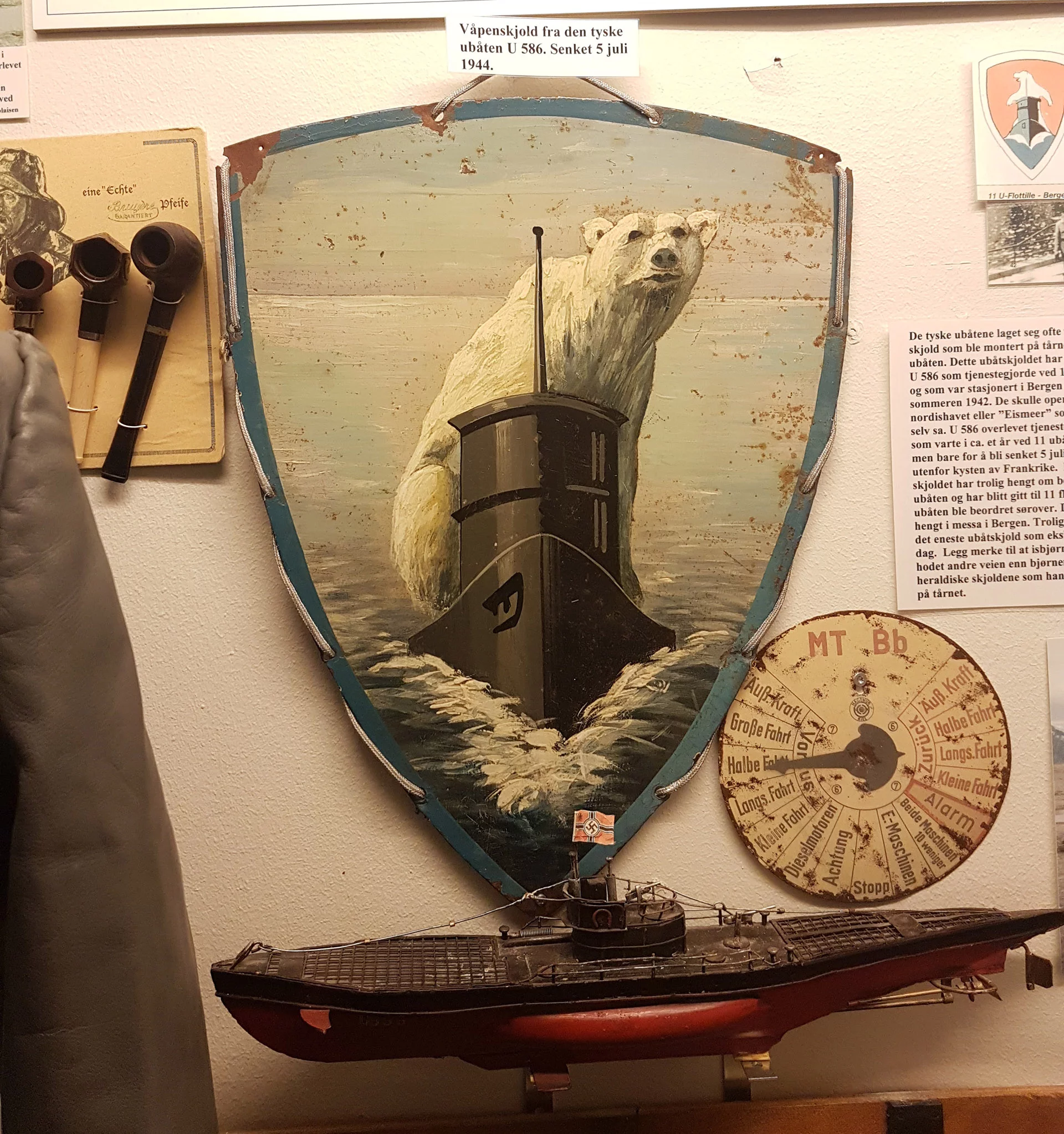 Våpenskjold for tysk ubåt 586. Ubåten ble senket 5.juli 1944.