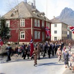 7-juni--1945-parade-i-Svolvær---Farger-William-Hakvaag